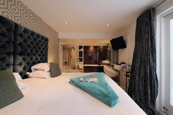 Zest Boutique Hotel 5*