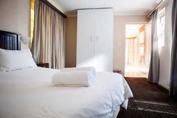 Oria Guesthouse 3*