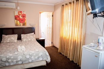 Oria Guesthouse 3*