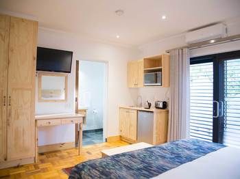 7 Ackermann Place Guest House 3*
