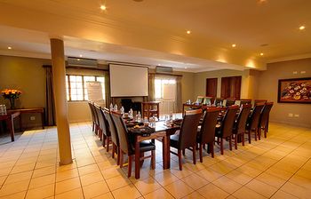 Afrique Boutique Hotel Ruimsig 4*