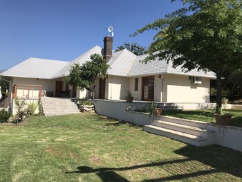 Lauradale Accommodation 3*
