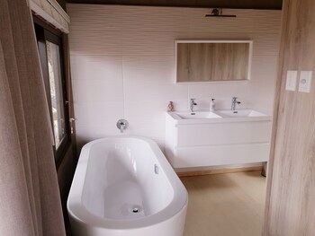 Kingfisher Creek Safari Lodge 3*