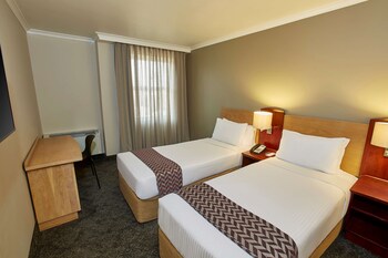 StayEasy Century City 3*