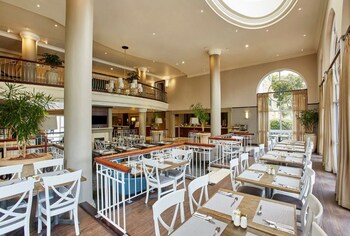 StayEasy Century City 3*