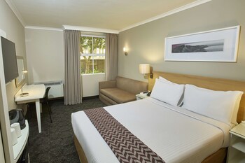 StayEasy Century City 3*