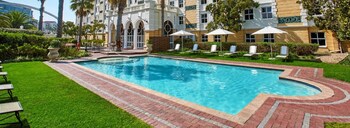 StayEasy Century City 3*
