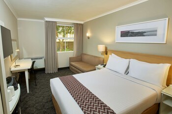 StayEasy Century City 3*