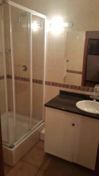 Foundry Guest Lodge 0*