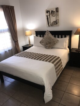 Foundry Guest Lodge 0*