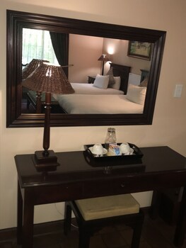 Foundry Guest Lodge 0*
