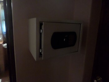 Foundry Guest Lodge 0*