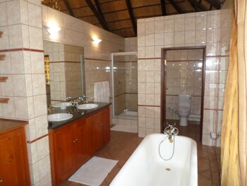 Foundry Guest Lodge 0*