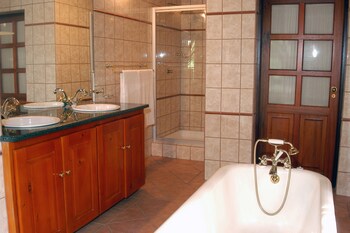 Foundry Guest Lodge 0*