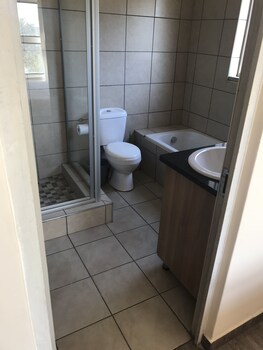 Foundry Guest Lodge 0*