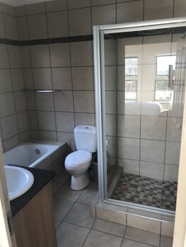 Foundry Guest Lodge 0*