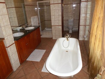Foundry Guest Lodge 0*