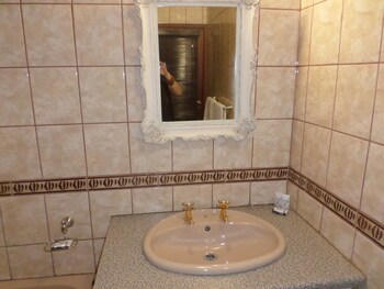 Foundry Guest Lodge 0*
