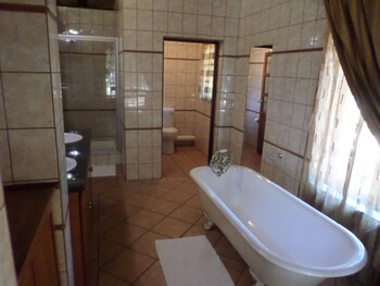 Foundry Guest Lodge 0*