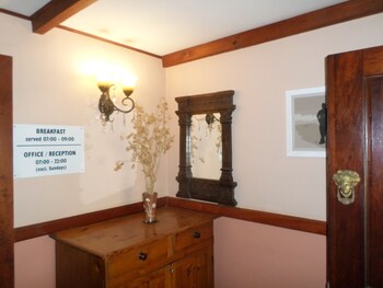 Foundry Guest Lodge 0*