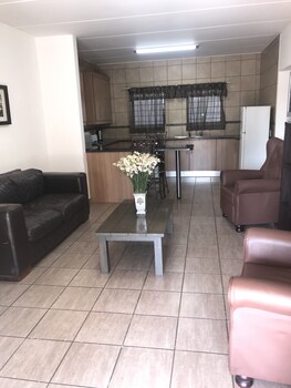 Foundry Guest Lodge 0*