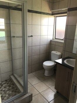 Foundry Guest Lodge 0*