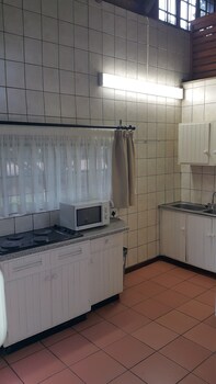 Foundry Guest Lodge 0*