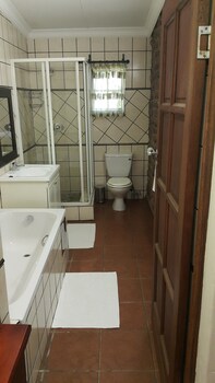 Foundry Guest Lodge 0*