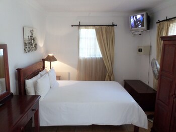 Foundry Guest Lodge 0*