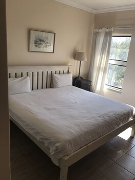 Foundry Guest Lodge 0*
