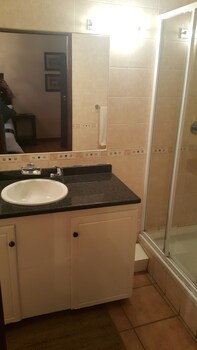Foundry Guest Lodge 0*