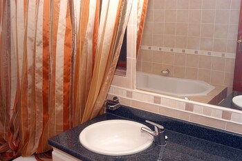 Foundry Guest Lodge 0*