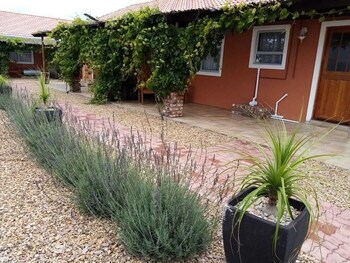 Little Sister's Self Catering 0*