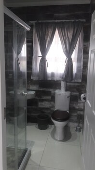 Little Sister's Self Catering 0*