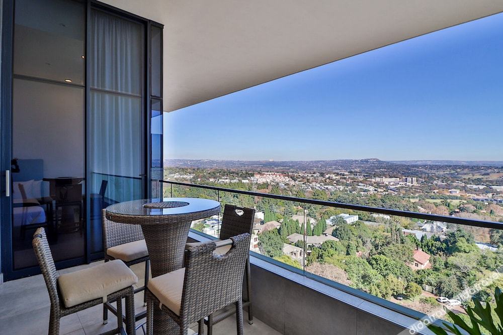 Reserved Suites Illovo 3*