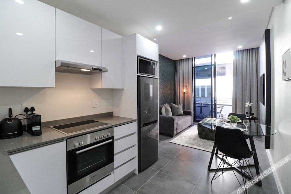 Reserved Suites Illovo 3*