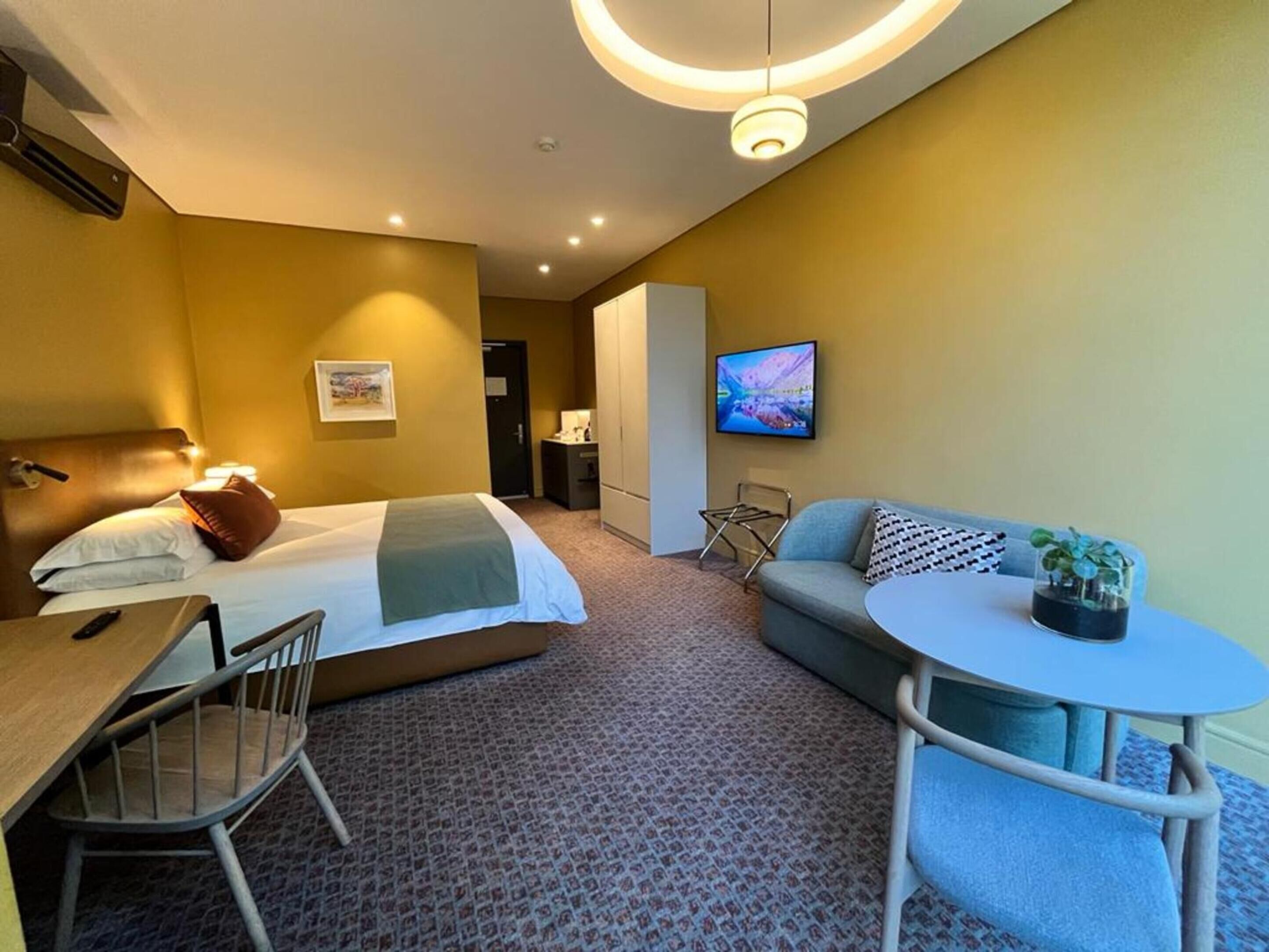 Home Suite Hotels Rosebank 4*