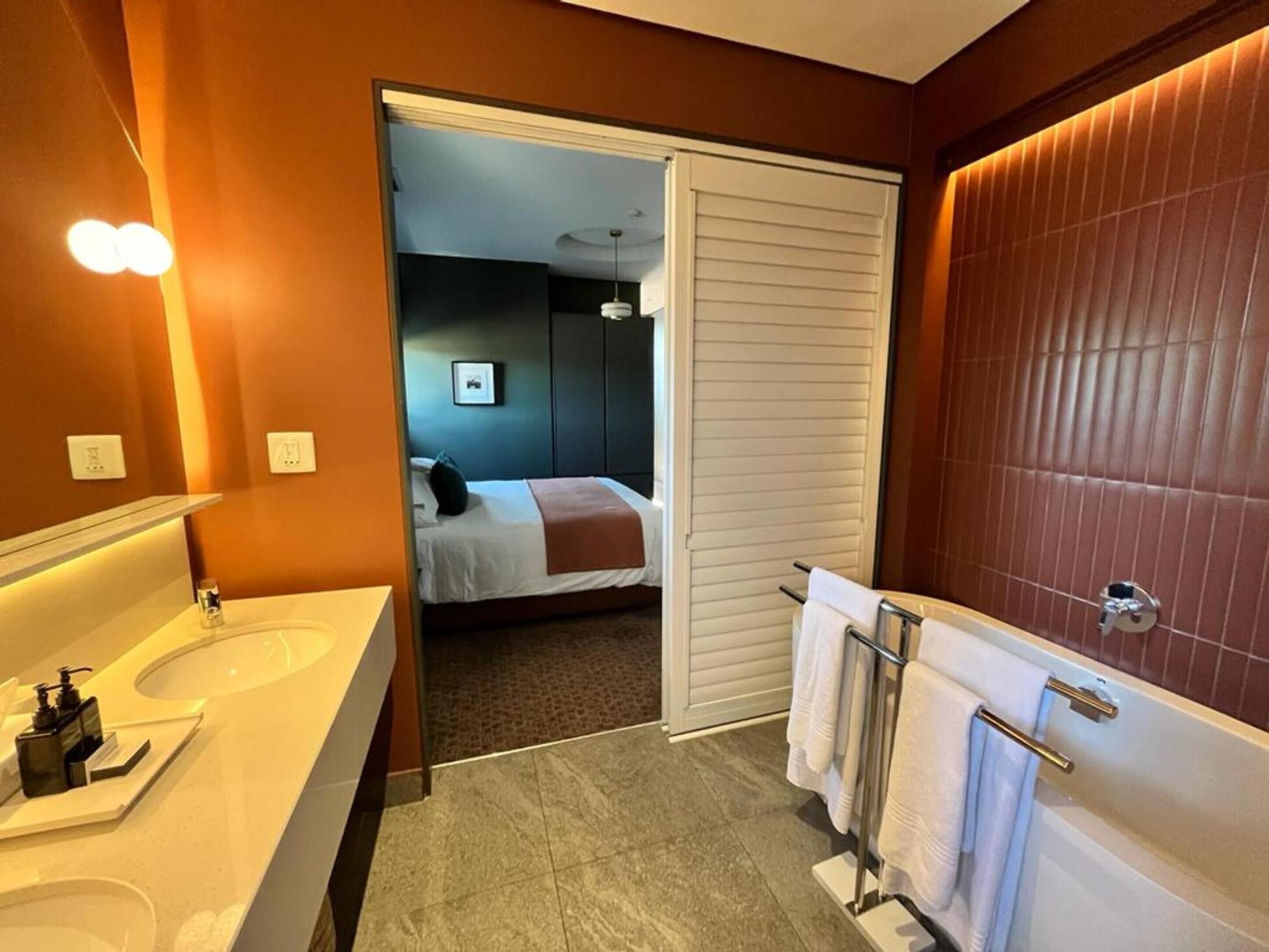 Home Suite Hotels Rosebank 4*