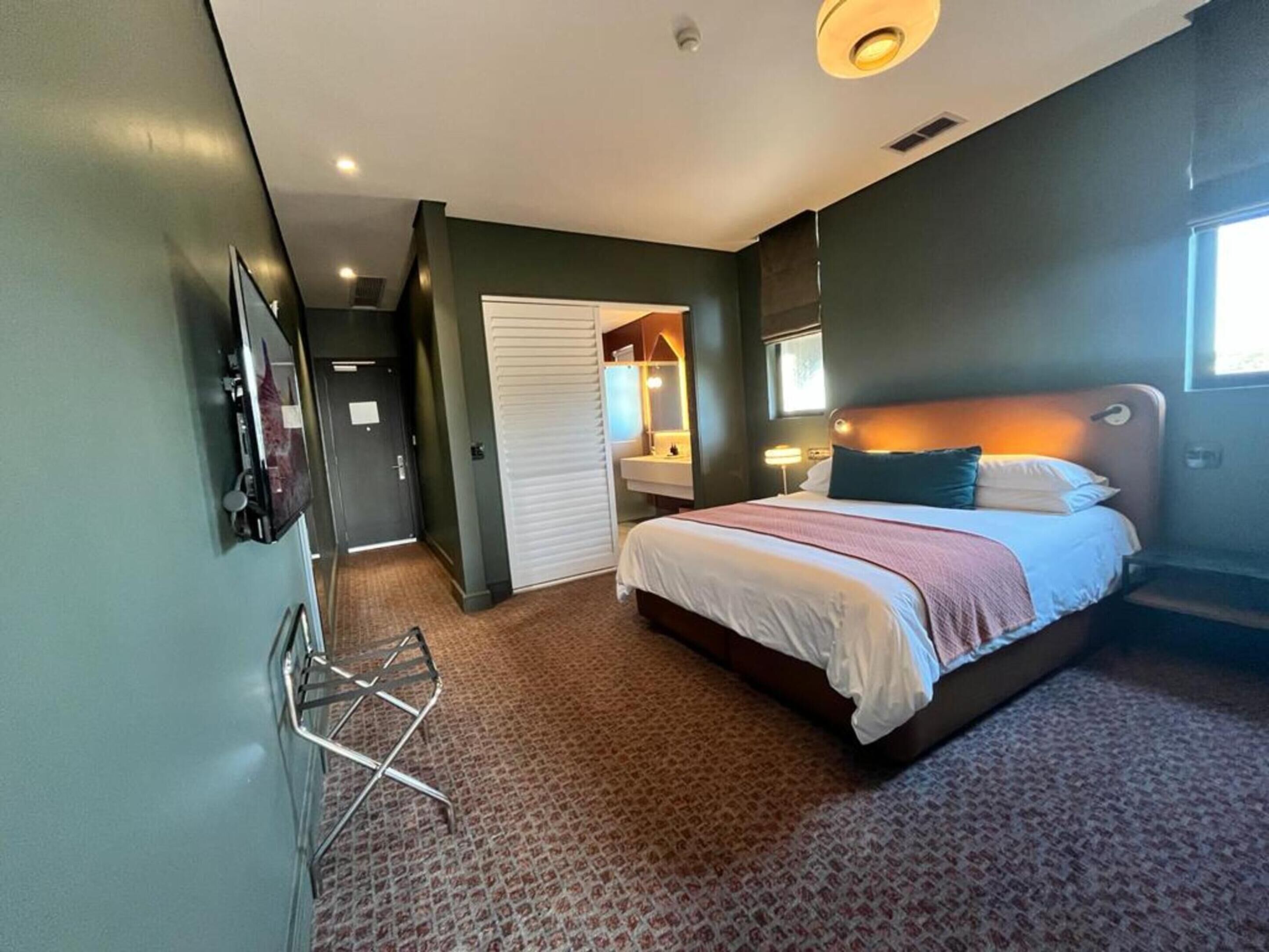 Home Suite Hotels Rosebank 4*