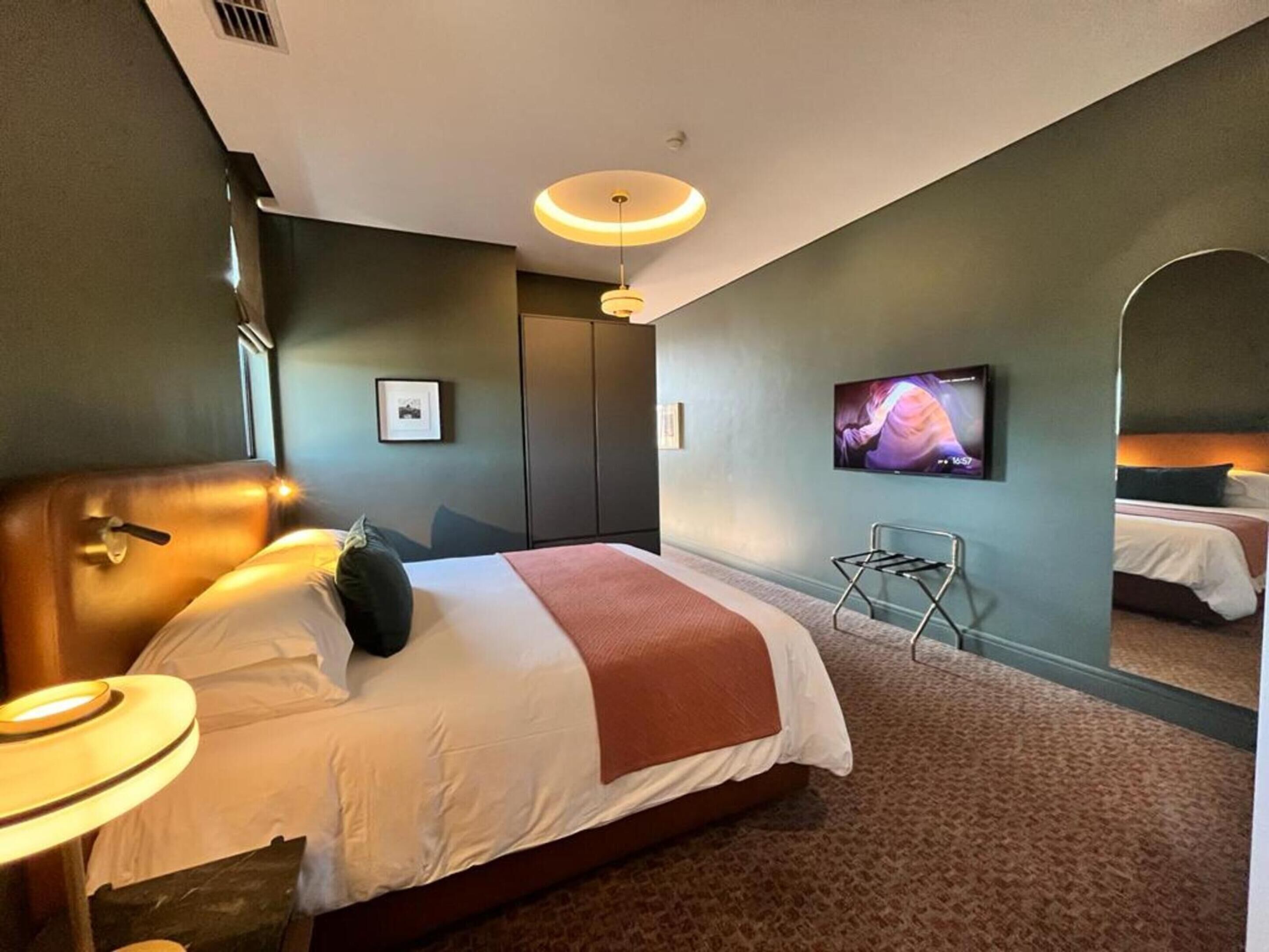Home Suite Hotels Rosebank 4*