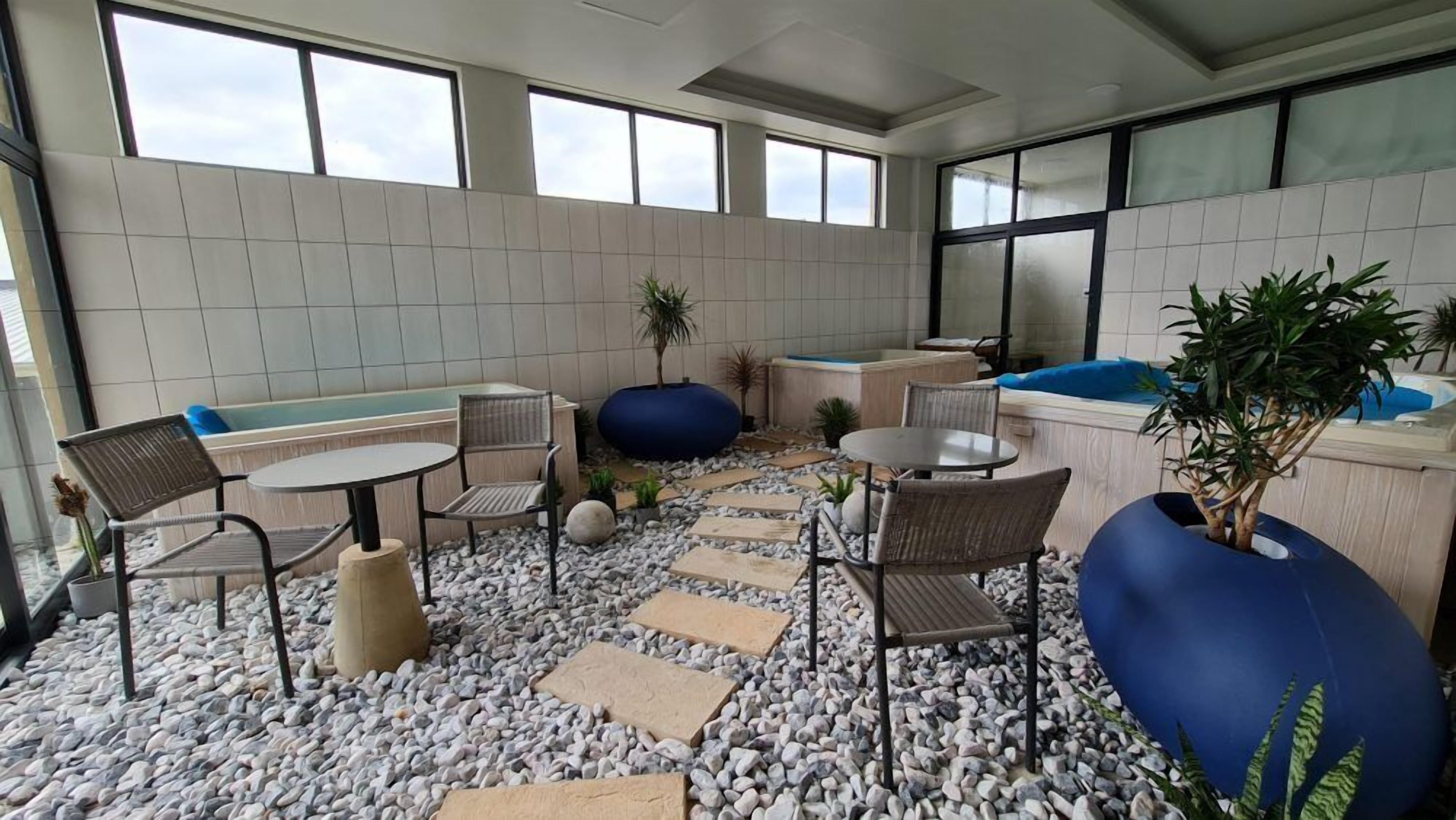 Blueberry Hill Hotel 4*
