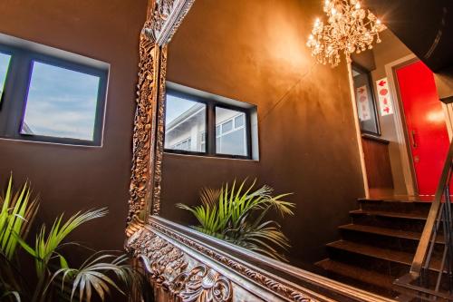 Emakhosini Hotel on East 3*