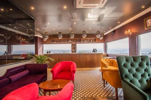 Emakhosini Hotel on East 3*