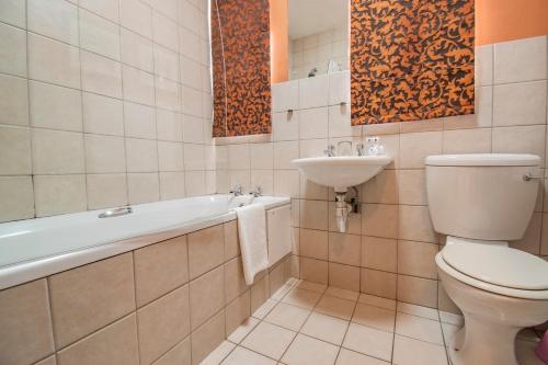 Emakhosini Hotel on East 3*