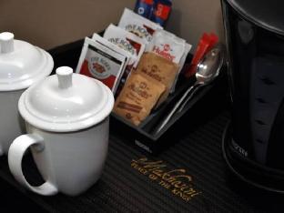 Emakhosini Hotel on East 3*