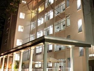 Emakhosini Hotel on East 3*