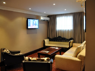 Emakhosini Hotel on East 3*