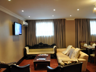 Emakhosini Hotel on East 3*