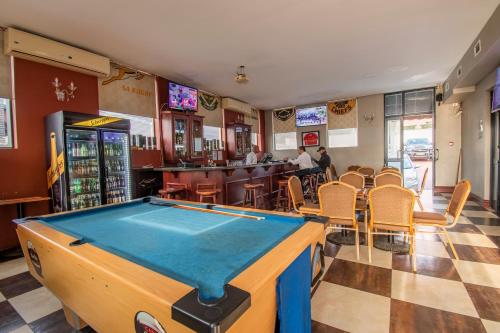 Emakhosini Hotel on East 3*