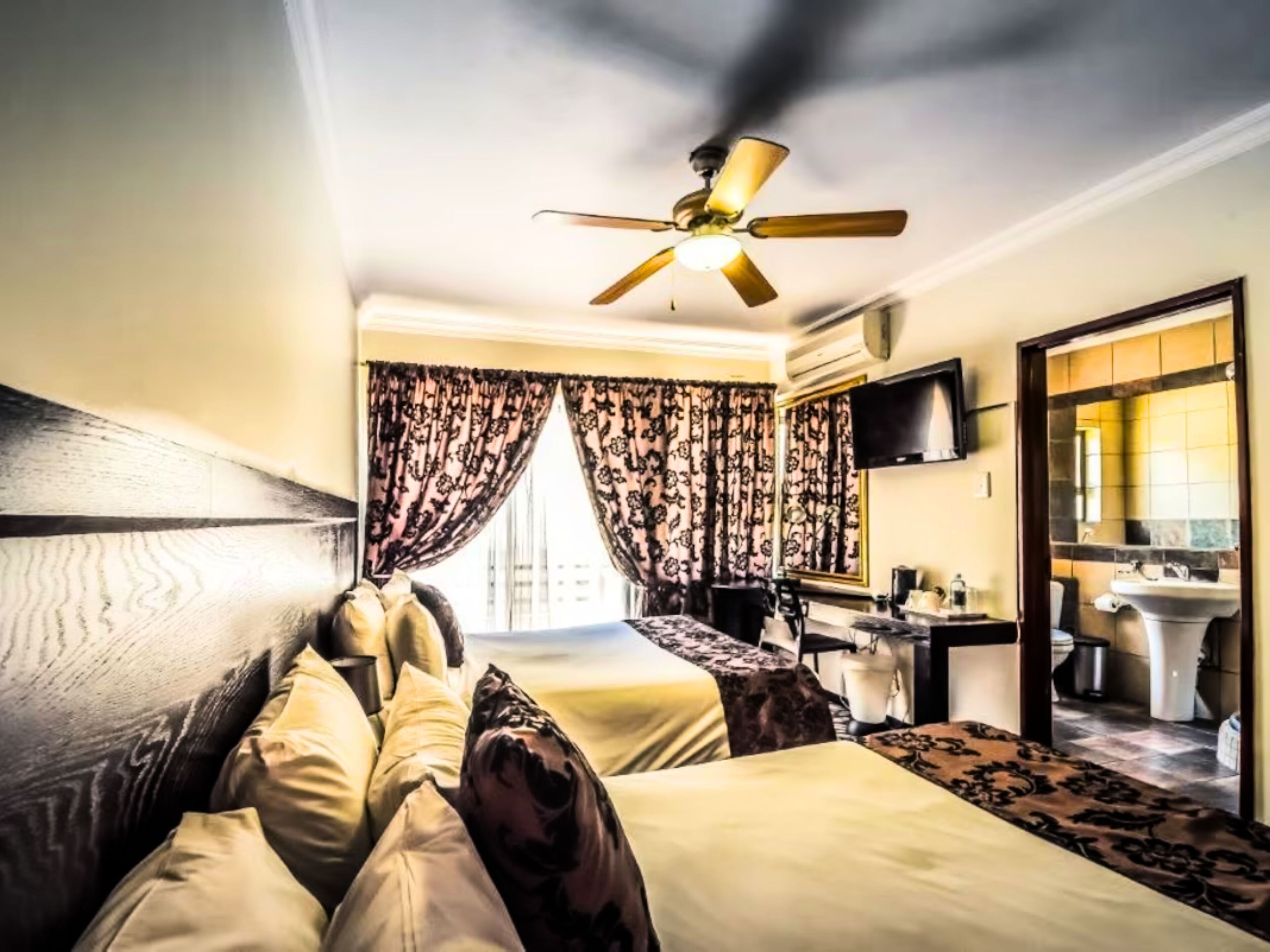 ANEW Hotel & Convention Centre OR Tambo 4*